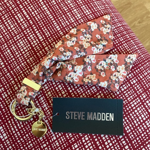 NWT Steve Madden crossbody with coin bag and keychain - Picture 5 of 6